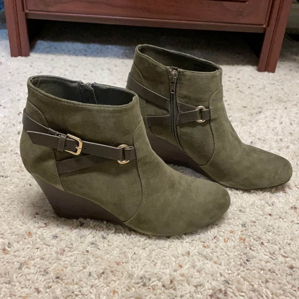 Report Booties - olive green - size 8.5
